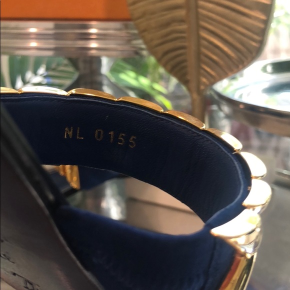 Louis Vuitton Gold V blue suede flat sandal - Picture 3 of 6